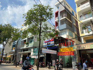 bán nhà 2 mt trước và sau mặt tiền ngô quyền p.8 q.5 dt: 4.05x20m 3 lầu hđt 55tr, giá: 33 tỷ tl