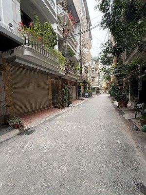 bán nhà ngã 3 hào nam hoàng cầu 10m ra phố - nhà dân xây hai thoáng - nhà mới ở luôn - sổ vuông đẹp