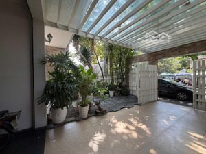 cho thuê biệt thự khu thảo điền, nguyễn văn hưởng 260m2 - nhà thoáng, có sân, ban công, nở hậu.