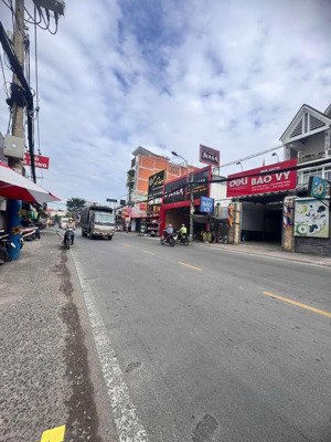 siêu vị trí mặt tiền đường nguyên hồng đoạn phạm văn đồng-8x40m. 346m2. 42 tỷ