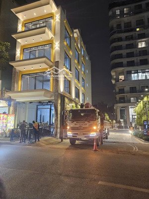 cho thuê gấp nhà mặt phố kim mã thượng, ba đình: 80m2x3t, 2 mặt tiền rộng làm nhà hàng, cafe, spa