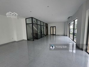 nhà mới bàn giao ngay (trệt + 2 lầu) dtsd ~ 360m2 góc 2mt hoàn thiện trống đầy đủ máy lạnh giá tốt.