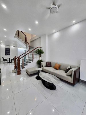 chủ cần bán gấp nhà khu phân lô quân đội, ô tô chạy vòng quanh, thông ra trần vỹ,50m2x5t,giá 16 tỷ