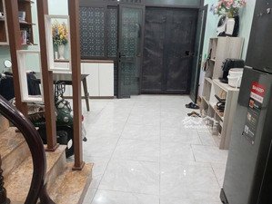 7.95tỷ có nhà 30 m2 phố bồ đề, ô tô đỗ cửa