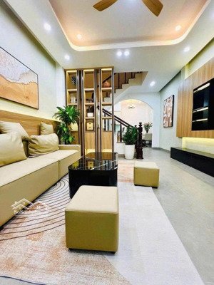 nhà lô góc chỉ 20m ra mặt phố, ngõ trước nhà 2.5m dt41m2 xây 5t mt4.3m giá 12.9 tỷ