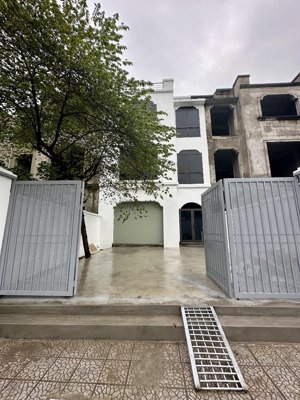 kđt nam an khánh cho thuê biệt thự làm kho diện tích 629m2