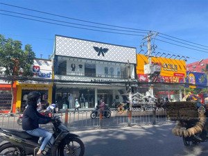 siêu hot! bán tòa nhà mt quang trung, gv dt 7x24m hầm 6 tầng, chỉ 40 tỷ, đang có hđt 100tr/tháng