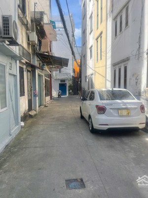 nhà 5 tầng, thích quảng đức, phú nhuận, hẻm thoáng, 4pn 4.9 tỷ, đang cho thuê full. lh 