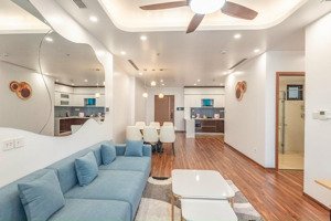 cho thuê căn góc 3pn ,tại 27 thái thịnh - le capitole, 95m2 , từ 19tr, có slot ô tô . lh 