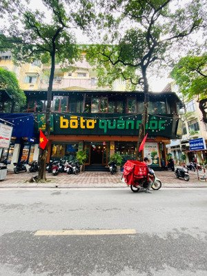 cho thuê kinh doanh mặt phố nguyễn khang, 150m2 x 3 tầng, mt 13m, giá thuê 130 triệu/ tháng