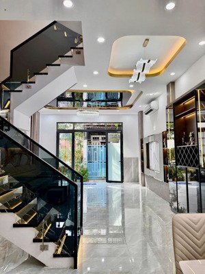 bán nhà mới xây full nội thất hẻm 1716 huỳnh tấn phát ngay cầu phú xuân xã nhà bè