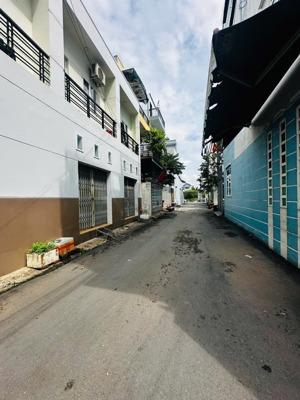 quá ngon - bán đất tặng nhà góc 2 mt đường nhựa thông ra phạm văn đồng, ngang 8m xây chdv 139m2