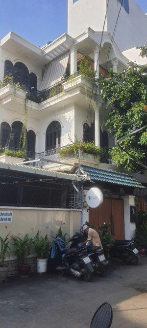 bán nhà hẻm ô tô né nhau, tân cảng phường 25, bình thạnh, 8x13.5m, trệt 2 lầu, gần landmark 81