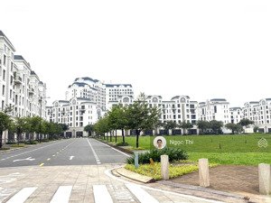 chính chủ cần bán căn shop ngay trung tâm đảo, vị trí đẹp, giá cực tốt, tiện ở và kinh doanh