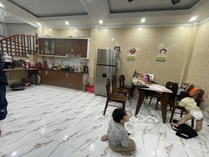 nhà 3.5 tầng 70m2 phố ngọc lâm - long biên giá 9.x tỷ ctl (~140tr/1m2)