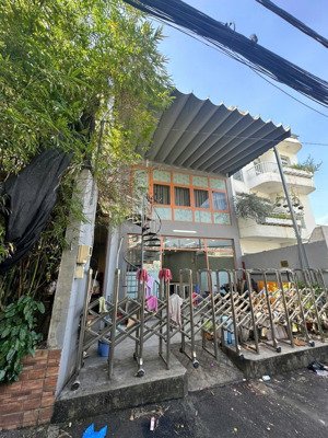 bán gấp căn nhà trệt lầu mặt tiền đường 11, p. bình thọ, tp. thủ đức dt 83m2 giá 8,6 tỷ