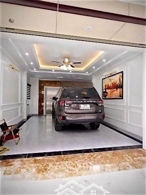 nhà đẹp bồ đề dt 60m2, mt 4,5m, thang máy, gara