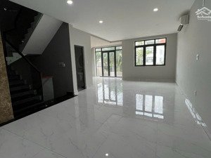 cho thuê văn phòng tại him lam kênh tẻ. giá 50tr/th. dt từ 250 - 300m2. mặt tiền đường 35m
