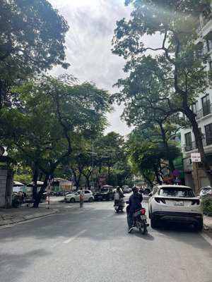 bán nhà phân lô ngõ 36 nguyên hồng đống đa. ô tô tránh kinh doanh sầm uất ngày đêm