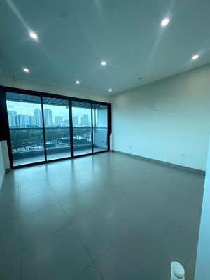 chính chủ cho thuê căn studio tại ngõ 210a võ chí công, giá 4tr5/tháng, full đồ. lh cc 