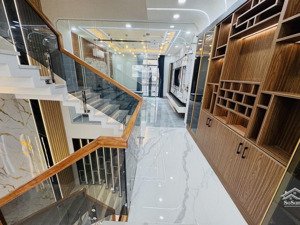 nhà 6 tầng mới xây 4x18 full nội thất 8 tỷ oto vào nhà