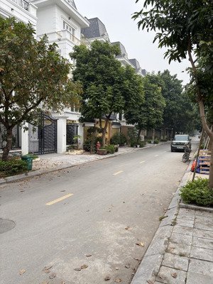 bán nhanh lô đất đẹp kđt lideco tt trạm trôi. dt: 65m vuông đẹp hàng xóm toàn bt giá tốt để đâu tư.