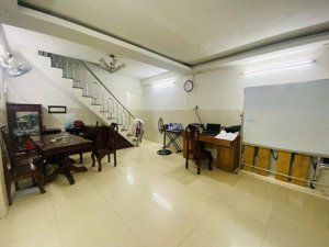 nhà 2 tầng 46m² (4,4x11)shr .gần hxh trục ql50 p5q8 giá 5,3 tỷ tl