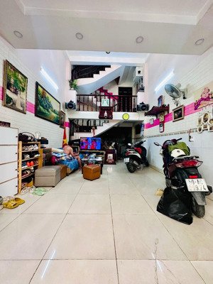 ngay chợ đêm hạnh thông tây - 3 tầng - 3pn, 3wc - 48m2 (4x12m) - 5.45 tỷ tl - quang trung, p11.