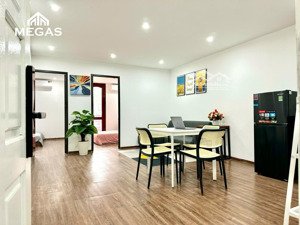 cho thuê căn hộ 2n1k rộng 80m2 có ban công rộng ngay gần công viên nước hồ tây