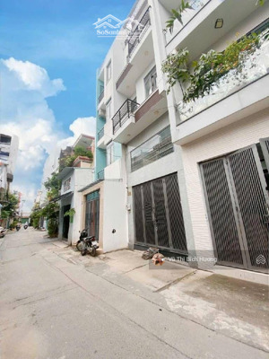 hẻm xe tải, kinh doanh, văn phòng, hẻm 752 lạc long quân. thông sang nguyễn thị nhỏ, trần văn hoàng