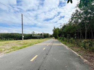 bán lô đất mặt tiền đường nhựa rộng rãi, thổ cư, sổ hồng riêng dân cư đông đúc. gần khu công nghiệp