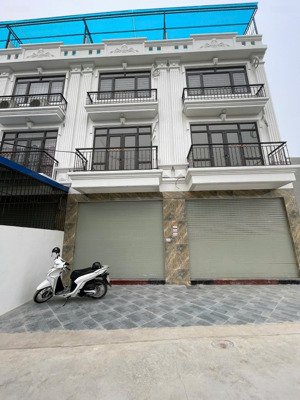 nhà 4 tầng - 55m2 4 phòng ngủ oto vào nhà, giáp đường trục chính, chợ trường học & đường vành đai 4