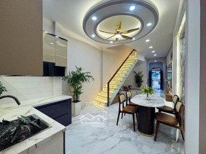 xe tải đỗ cửa nhà đẹp 50m2 âu cơ tặng nội thất mới 100%
