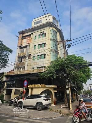 nhà đẹp nằm ngay góc 4 mặt tiền đường cửu long -trường sơn quận 10