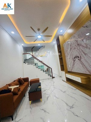 nhà 1 trệt 1 lầu mới tinh- hẻm xe hơi kha vạn cân sát phạm văn đồng, chỉ 6.1 tỷ hiếm!