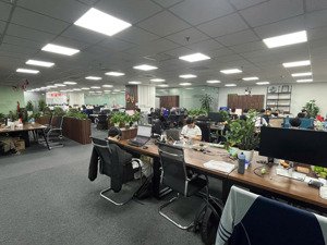 cho thuê văn phòng diện tích lớn 464m²