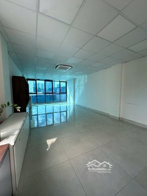 chính chủ cho thuê vp 30m2 tại số 8 ngõ 210a võ chí công, hn, giá từ 5tr5/tháng, lh cc 