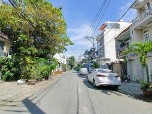 đất trống 11x18m2 đường rộng 10m bên sông hiệp bình chánh, thủ đức