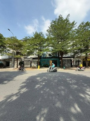 chính chủ cần cho thuê villa mặt tiền đường tạ hiển, phường thạnh mỹ lợi quận 2 giá 60 triệu 1h,4l