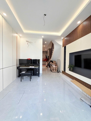 bán nhà đại cát 6 tầng thang máy - 35m - nội thất sang trọng - oto gần - chỉ nhỉnh 6 tỷ