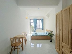 studio ban công lớn - gần 30m2 - full nội thất