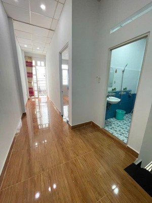 bán đất tặng nhà - ngay nguyễn sơn - 64m2, ngang gần 5m, 2 tầng khá mới, hxh ngủ - hơn 6 tỷ