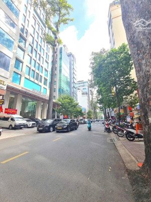 vị trí vàng-góc 2 mặt tiền vip-bất động sản hot nhất trung tâm quận 1 hđt 95tr/tháng