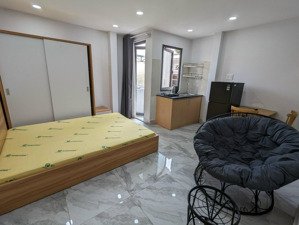 căn hộ studio 40m2 ban công full nội thất tòa nhà thang máy gần ngay chợ bà chiểu