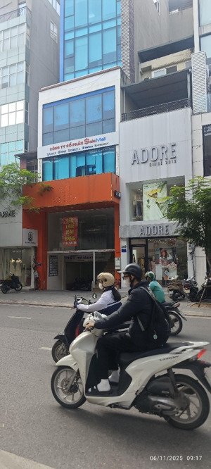 cho thuê nhà vị trí đẹp mặt phố lê duẩn, dt 60m2x5 tầng thông sàn thang máy cuối, mt 8m vỉa hè rộng