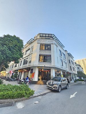 cho thuê nhà mặt phố láng hạ 80m x 4 tầng + tum, lô góc 16m, phù hợp nhiều mô hình lh 