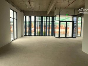 cho thuê kho kcn dĩ an - bình dương. cho thuê kho 4300m2 đến 5600m2 có dock leveler