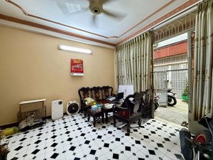 căn góc 2 mặt hẻm, thoáng mát, quận 1 - 5 phút đến chợ bến thành - tài sản giữ tiền