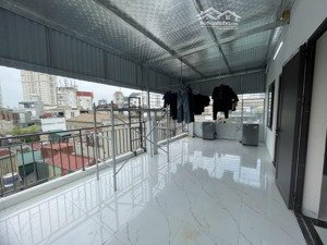 giữa nhịp cầu long biên xưa, ngôi nhà đẹp 6 tầng thang máy, ô tô vào nhà. giá 14.2 tỷ