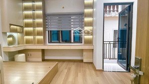 dưới 9tỷ nhà 5tầng mới zin 8m ra ôtô 50m ra mặt phố trường chinh - 150m ngã 4 sở - ngõ thông 4 phía